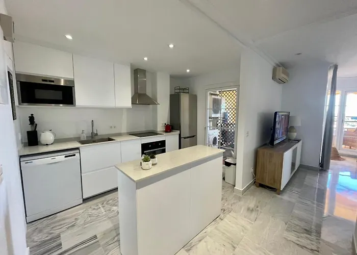 2-bed Sea View 10 Mins From Puerto Banus Daire *