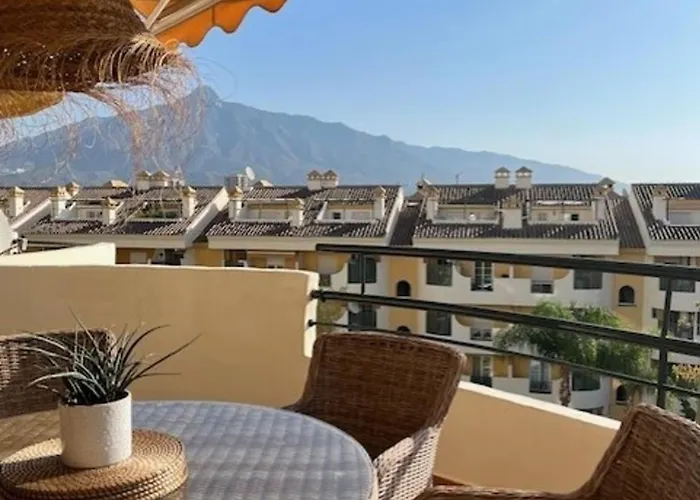 2-bed Sea View 10 Mins From Puerto Banus Daire *