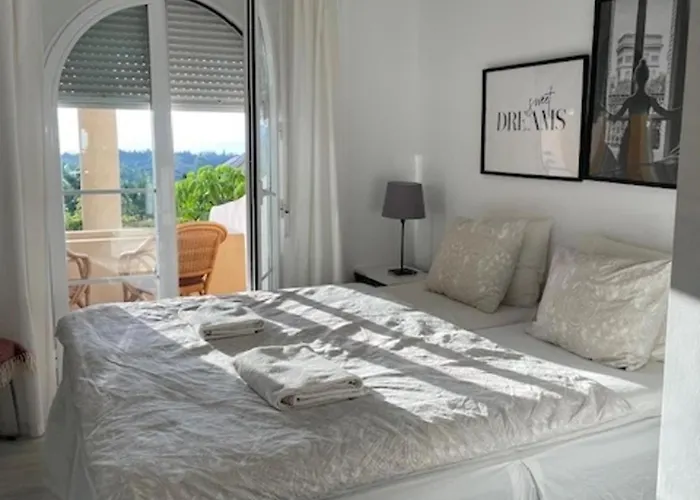 Daire 2-bed Sea View 10 Mins From Puerto Banus *