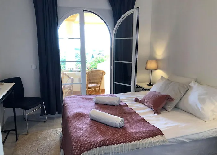 Daire 2-bed Sea View 10 Mins From Puerto Banus Marbella
