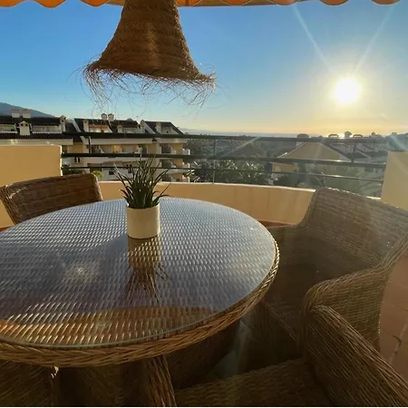 2-bed Sea View 10 Mins From Puerto Banus *