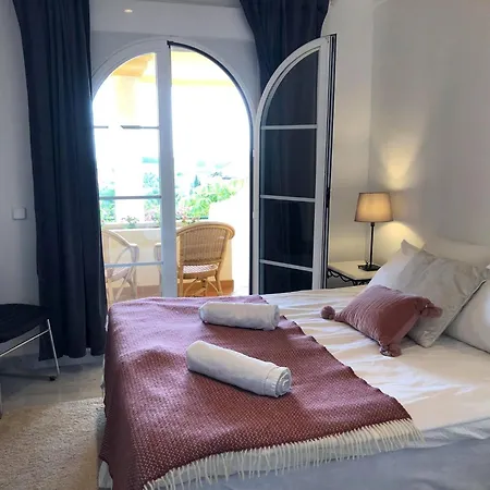 Апартаменты 2-bed Sea View 10 Mins From Puerto Banus Марбелья